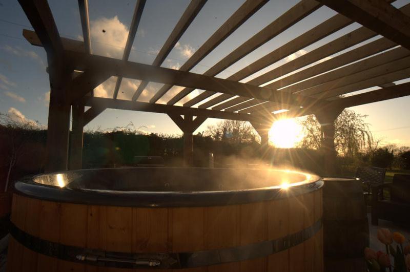 Knockalla Luxury Property With Hot Tub Suitable For Families Портадаун Екстериор снимка